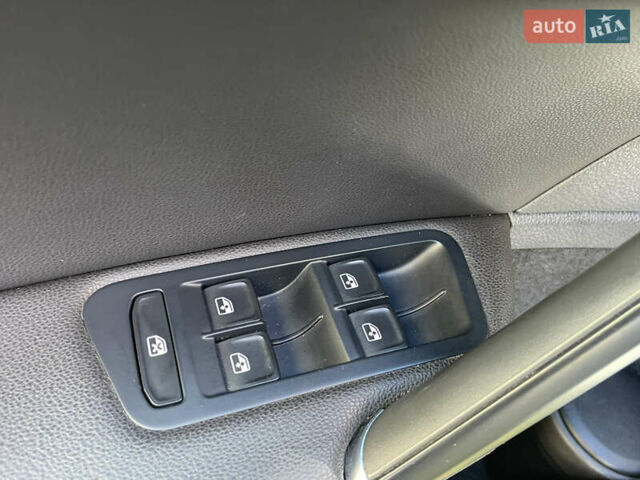 Серый Фольксваген e-Golf, объемом двигателя 0 л и пробегом 98 тыс. км за 8750 $, фото 23 на Automoto.ua