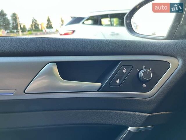 Серый Фольксваген e-Golf, объемом двигателя 0 л и пробегом 128 тыс. км за 10700 $, фото 11 на Automoto.ua