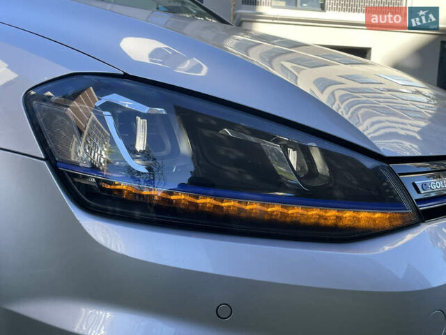 Серый Фольксваген e-Golf, объемом двигателя 0 л и пробегом 98 тыс. км за 8750 $, фото 15 на Automoto.ua