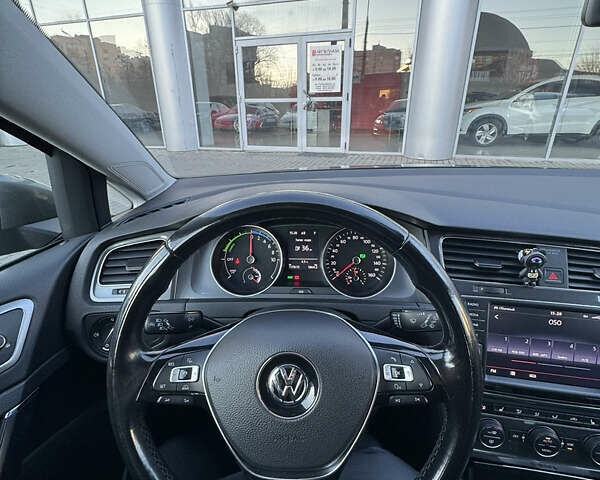 Серый Фольксваген e-Golf, объемом двигателя 0 л и пробегом 180 тыс. км за 9200 $, фото 26 на Automoto.ua