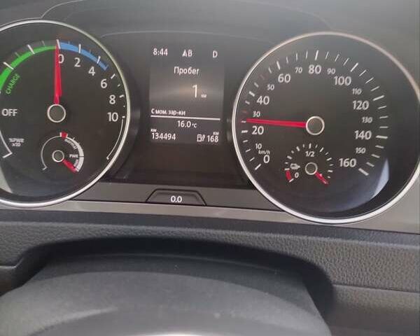 Серый Фольксваген e-Golf, объемом двигателя 0 л и пробегом 135 тыс. км за 8999 $, фото 28 на Automoto.ua