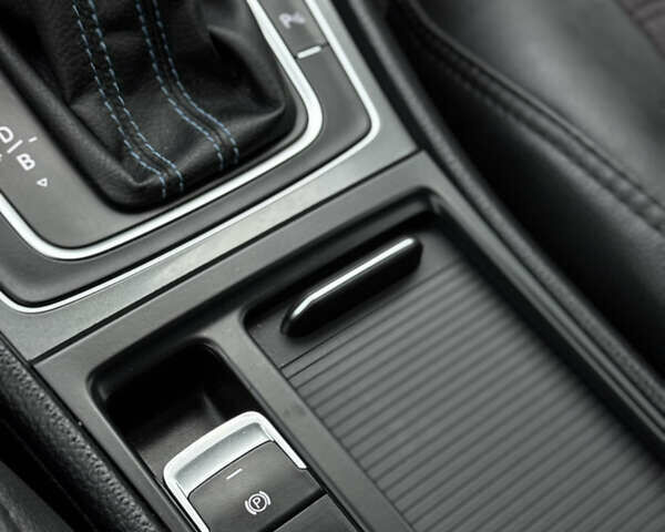 Сірий Фольксваген e-Golf, об'ємом двигуна 0 л та пробігом 111 тис. км за 8500 $, фото 32 на Automoto.ua