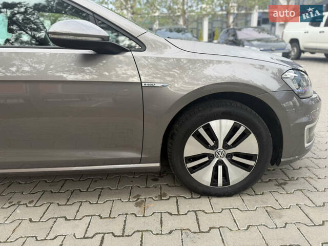 Серый Фольксваген e-Golf, объемом двигателя 0 л и пробегом 99 тыс. км за 9490 $, фото 25 на Automoto.ua