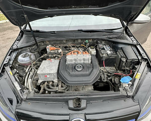 Серый Фольксваген e-Golf, объемом двигателя 0 л и пробегом 103 тыс. км за 8500 $, фото 8 на Automoto.ua