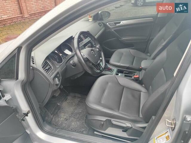 Серый Фольксваген e-Golf, объемом двигателя 0 л и пробегом 99 тыс. км за 10000 $, фото 2 на Automoto.ua