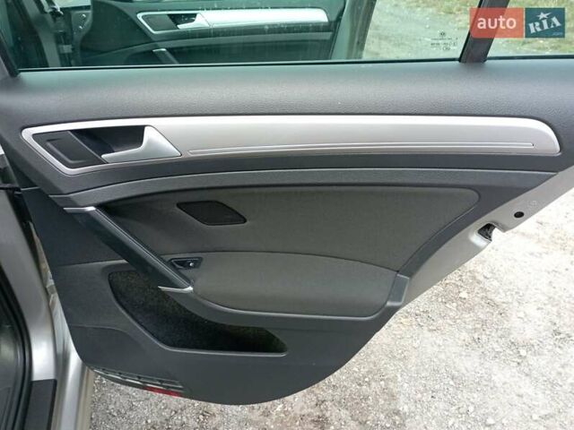 Серый Фольксваген e-Golf, объемом двигателя 0 л и пробегом 162 тыс. км за 8499 $, фото 36 на Automoto.ua