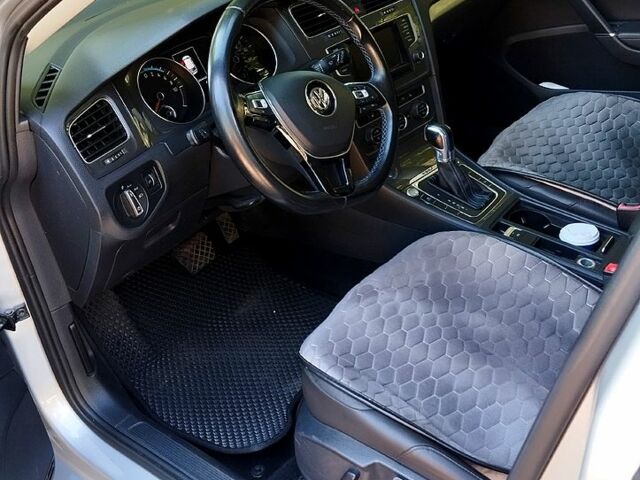 Серый Фольксваген e-Golf, объемом двигателя 0 л и пробегом 88 тыс. км за 12700 $, фото 2 на Automoto.ua