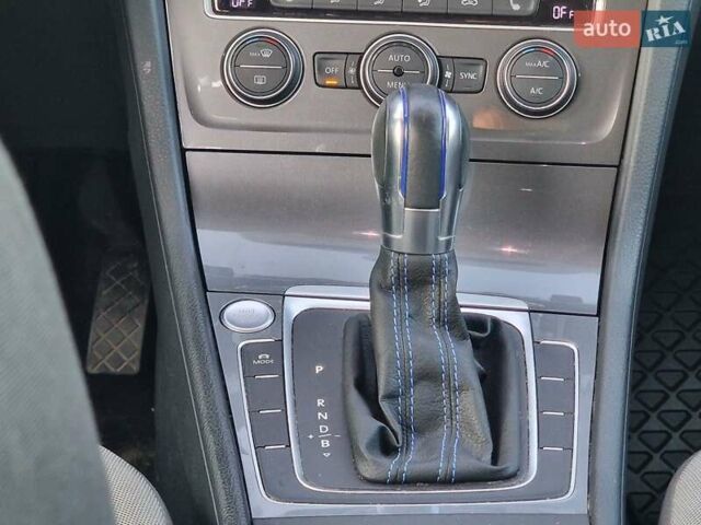 Серый Фольксваген e-Golf, объемом двигателя 0 л и пробегом 145 тыс. км за 8798 $, фото 18 на Automoto.ua
