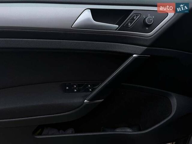 Сірий Фольксваген e-Golf, об'ємом двигуна 0 л та пробігом 141 тис. км за 9800 $, фото 30 на Automoto.ua