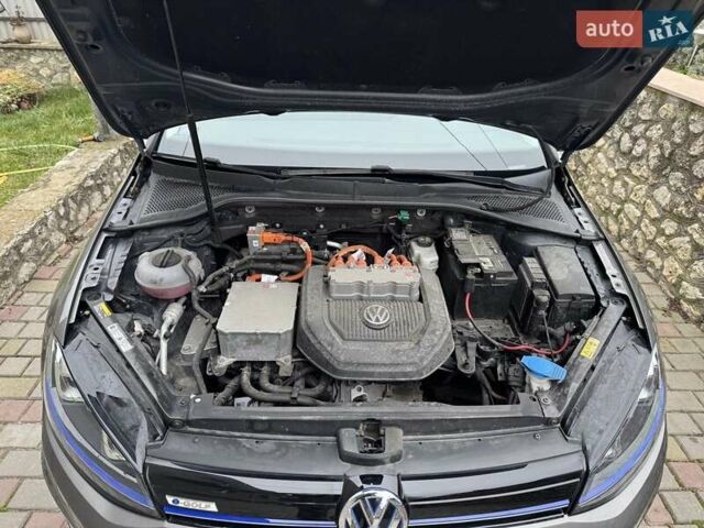 Серый Фольксваген e-Golf, объемом двигателя 0 л и пробегом 90 тыс. км за 8000 $, фото 15 на Automoto.ua