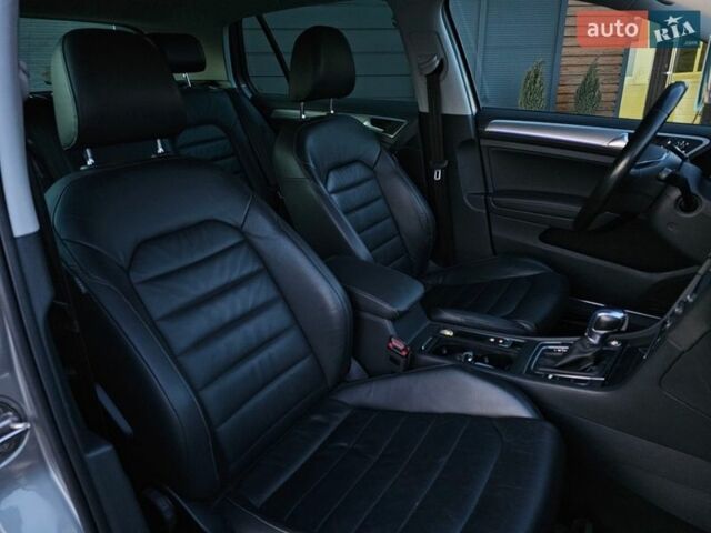 Серый Фольксваген e-Golf, объемом двигателя 0 л и пробегом 126 тыс. км за 10000 $, фото 19 на Automoto.ua