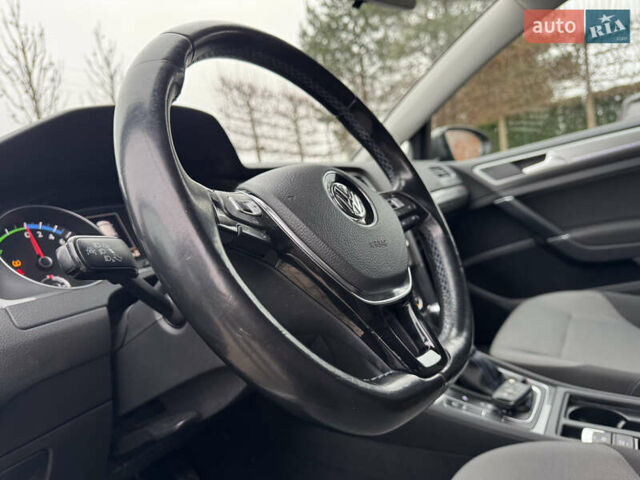 Серый Фольксваген e-Golf, объемом двигателя 0 л и пробегом 136 тыс. км за 7600 $, фото 8 на Automoto.ua