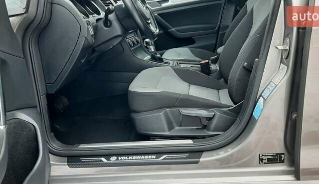 Серый Фольксваген e-Golf, объемом двигателя 0 л и пробегом 152 тыс. км за 8800 $, фото 27 на Automoto.ua