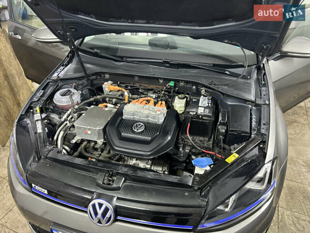 Серый Фольксваген e-Golf, объемом двигателя 0 л и пробегом 114 тыс. км за 8999 $, фото 19 на Automoto.ua