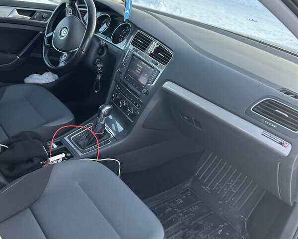 Серый Фольксваген e-Golf, объемом двигателя 0 л и пробегом 114 тыс. км за 8999 $, фото 11 на Automoto.ua