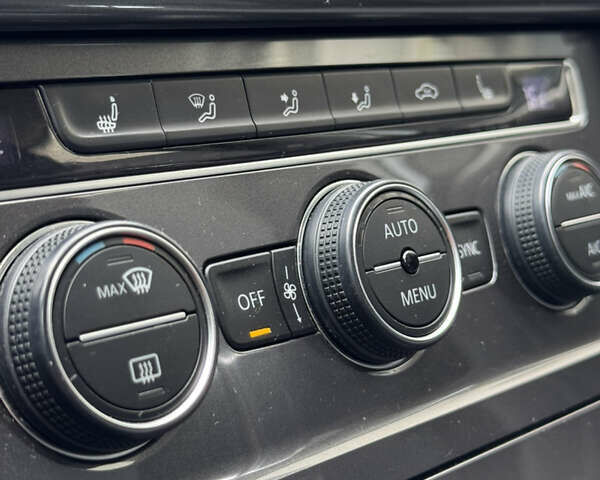 Серый Фольксваген e-Golf, объемом двигателя 0 л и пробегом 106 тыс. км за 7500 $, фото 13 на Automoto.ua