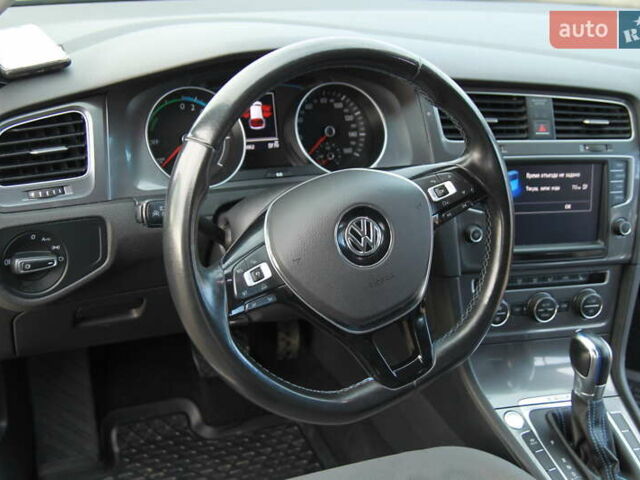 Серый Фольксваген e-Golf, объемом двигателя 0 л и пробегом 162 тыс. км за 8499 $, фото 22 на Automoto.ua