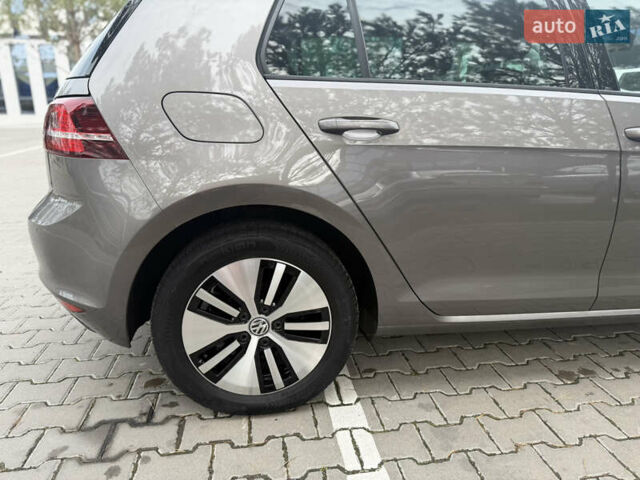 Серый Фольксваген e-Golf, объемом двигателя 0 л и пробегом 99 тыс. км за 9490 $, фото 21 на Automoto.ua