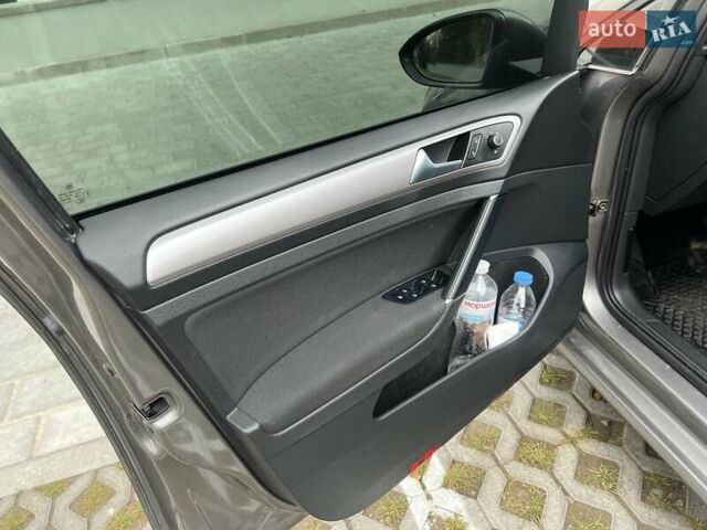 Серый Фольксваген e-Golf, объемом двигателя 0 л и пробегом 169 тыс. км за 7400 $, фото 6 на Automoto.ua