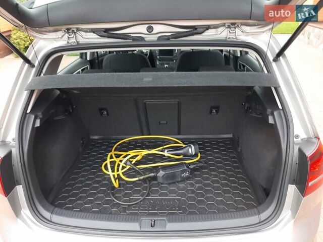 Сірий Фольксваген e-Golf, об'ємом двигуна 0 л та пробігом 97 тис. км за 9500 $, фото 11 на Automoto.ua