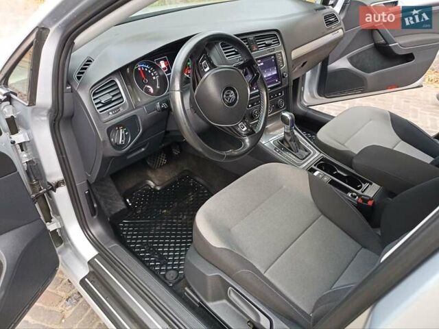 Серый Фольксваген e-Golf, объемом двигателя 0 л и пробегом 140 тыс. км за 11000 $, фото 12 на Automoto.ua