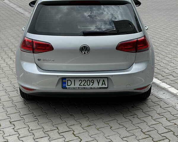 Серый Фольксваген e-Golf, объемом двигателя 0 л и пробегом 106 тыс. км за 7500 $, фото 4 на Automoto.ua