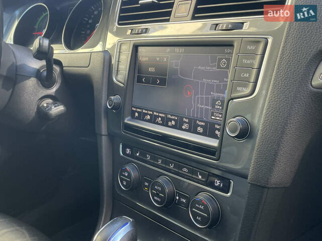 Серый Фольксваген e-Golf, объемом двигателя 0 л и пробегом 98 тыс. км за 8750 $, фото 38 на Automoto.ua