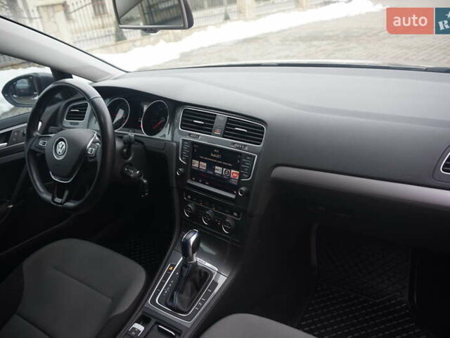 Серый Фольксваген e-Golf, объемом двигателя 0 л и пробегом 96 тыс. км за 8500 $, фото 39 на Automoto.ua