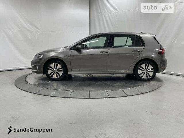 Серый Фольксваген e-Golf, объемом двигателя 0 л и пробегом 105 тыс. км за 9333 $, фото 2 на Automoto.ua