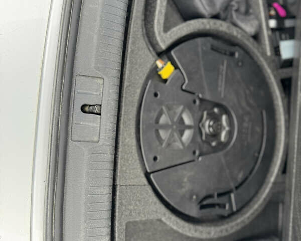 Серый Фольксваген e-Golf, объемом двигателя 0 л и пробегом 190 тыс. км за 8200 $, фото 16 на Automoto.ua