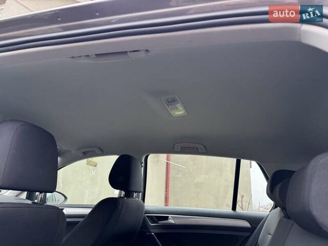 Серый Фольксваген e-Golf, объемом двигателя 0 л и пробегом 90 тыс. км за 8000 $, фото 5 на Automoto.ua