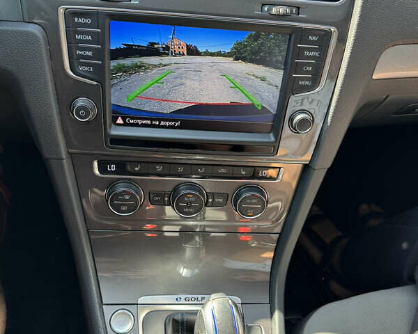 Серый Фольксваген e-Golf, объемом двигателя 0 л и пробегом 76 тыс. км за 9500 $, фото 26 на Automoto.ua
