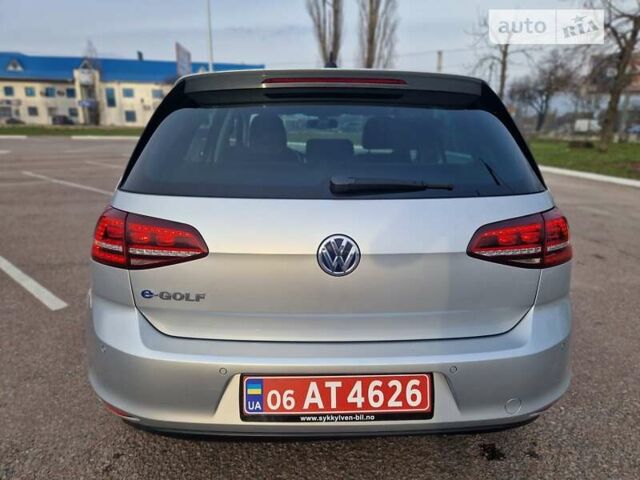 Серый Фольксваген e-Golf, объемом двигателя 0 л и пробегом 97 тыс. км за 9800 $, фото 3 на Automoto.ua