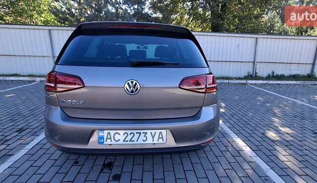 Серый Фольксваген e-Golf, объемом двигателя 0 л и пробегом 158 тыс. км за 8000 $, фото 3 на Automoto.ua