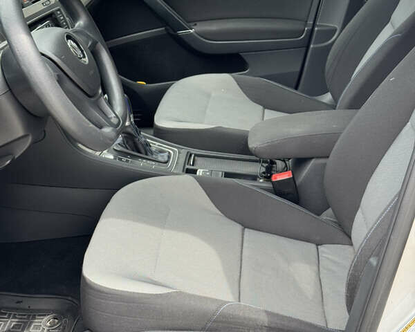Серый Фольксваген e-Golf, объемом двигателя 0 л и пробегом 106 тыс. км за 7500 $, фото 9 на Automoto.ua