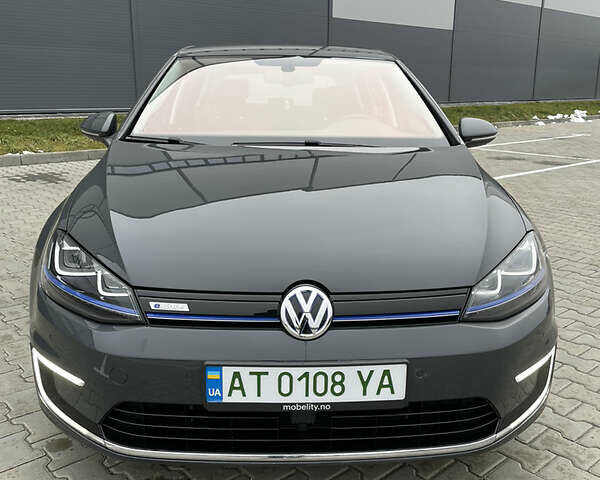 Серый Фольксваген e-Golf, объемом двигателя 0 л и пробегом 58 тыс. км за 16750 $, фото 9 на Automoto.ua