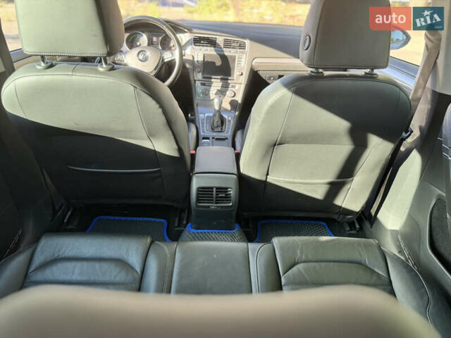 Серый Фольксваген e-Golf, объемом двигателя 0 л и пробегом 114 тыс. км за 10500 $, фото 15 на Automoto.ua
