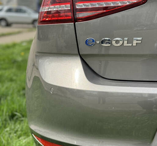 Серый Фольксваген e-Golf, объемом двигателя 0 л и пробегом 104 тыс. км за 12850 $, фото 5 на Automoto.ua