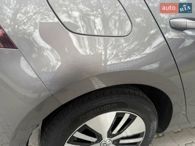 Серый Фольксваген e-Golf, объемом двигателя 0 л и пробегом 99 тыс. км за 9490 $, фото 51 на Automoto.ua