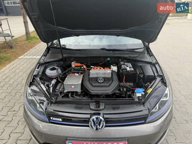 Серый Фольксваген e-Golf, объемом двигателя 0 л и пробегом 99 тыс. км за 9490 $, фото 66 на Automoto.ua
