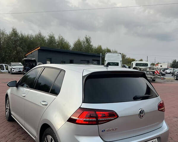 Серый Фольксваген e-Golf, объемом двигателя 0 л и пробегом 130 тыс. км за 8999 $, фото 5 на Automoto.ua