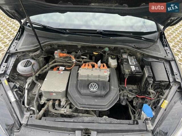 Серый Фольксваген e-Golf, объемом двигателя 0 л и пробегом 169 тыс. км за 7400 $, фото 24 на Automoto.ua