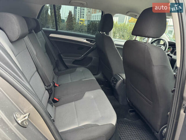 Серый Фольксваген e-Golf, объемом двигателя 0 л и пробегом 136 тыс. км за 7600 $, фото 13 на Automoto.ua