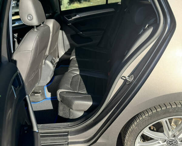 Серый Фольксваген e-Golf, объемом двигателя 0 л и пробегом 114 тыс. км за 10500 $, фото 13 на Automoto.ua