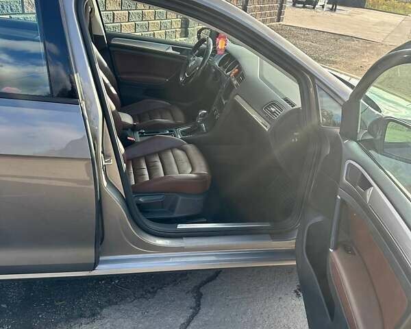 Серый Фольксваген e-Golf, объемом двигателя 0 л и пробегом 131 тыс. км за 8200 $, фото 10 на Automoto.ua