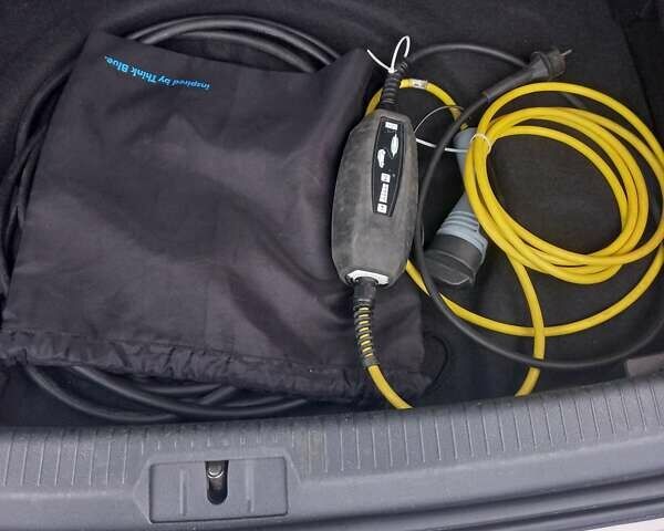 Серый Фольксваген e-Golf, объемом двигателя 0 л и пробегом 97 тыс. км за 10300 $, фото 28 на Automoto.ua