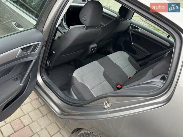 Серый Фольксваген e-Golf, объемом двигателя 0 л и пробегом 90 тыс. км за 8000 $, фото 7 на Automoto.ua