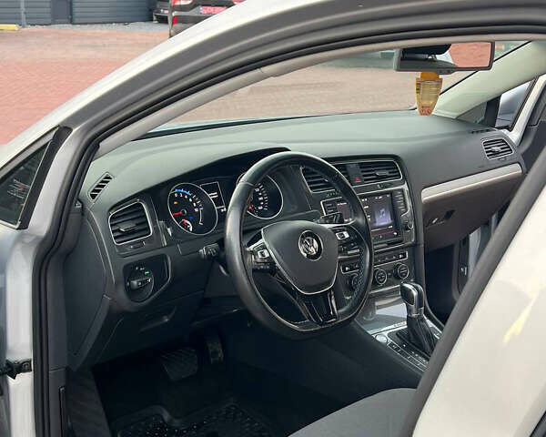 Серый Фольксваген e-Golf, объемом двигателя 0 л и пробегом 130 тыс. км за 8999 $, фото 27 на Automoto.ua