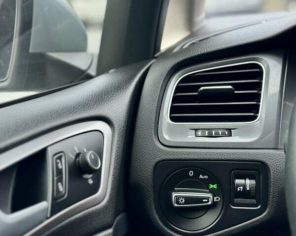 Сірий Фольксваген e-Golf, об'ємом двигуна 0 л та пробігом 111 тис. км за 8500 $, фото 28 на Automoto.ua