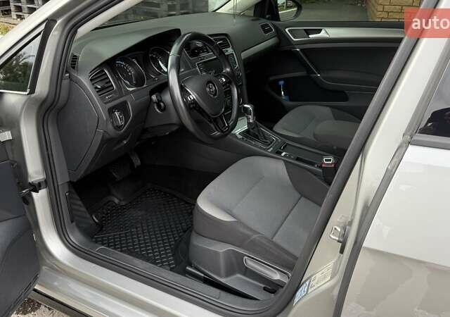 Серый Фольксваген e-Golf, объемом двигателя 0 л и пробегом 135 тыс. км за 10000 $, фото 4 на Automoto.ua